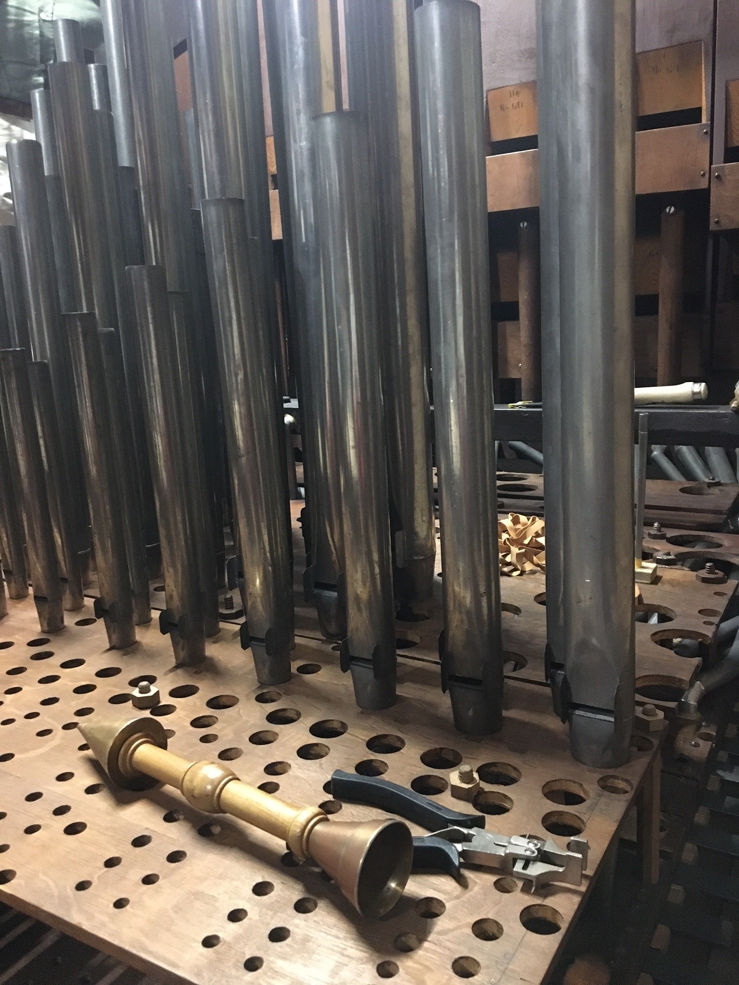 remontage de la tuyauterie du clavier de Grand-Orgue